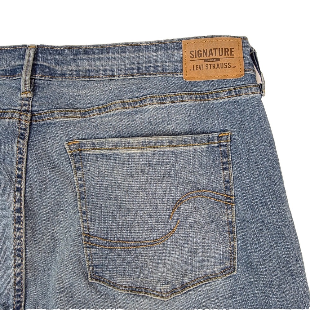 Signature by Levi Jeans Women 18 W34 Blue Denim Capri Mid-Rise Stretch Faded - Picture 3 of 10